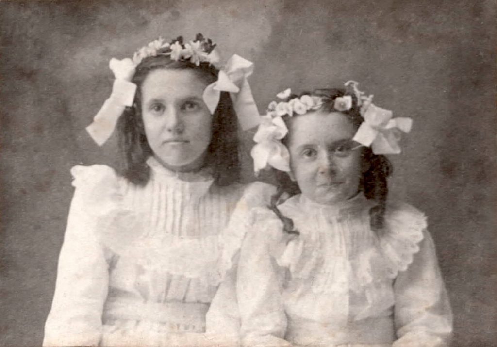 Ellena & Elizabeth Dunn pose in finery for 1st Communion